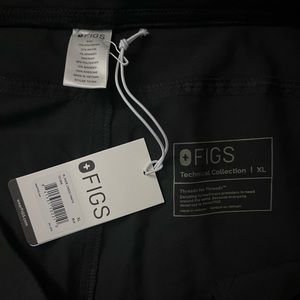 BNWT Women’s Kade Cargo Scrub Pants Black